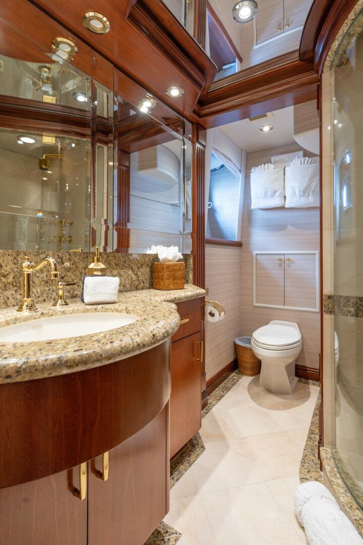 Crescent-Raised Pilothouse 2004-RISK AND REWARD West Palm Beach-Florida-United States-Queen Guest Ensuite-5322301 | Thumbnail
