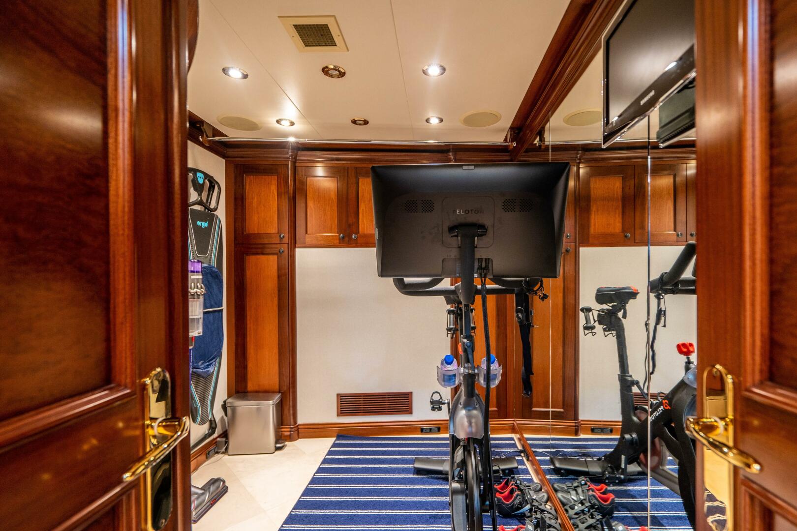 Crescent-Raised Pilothouse 2004-RISK AND REWARD West Palm Beach-Florida-United States-Gym/Storage Room-5320905 | Thumbnail