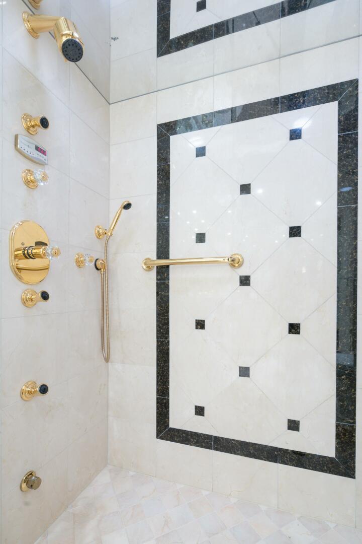 Crescent-Raised Pilothouse 2004-RISK AND REWARD West Palm Beach-Florida-United States-Owner Ensuite Shower-5316055 | Thumbnail