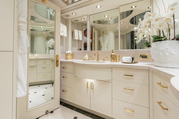 Crescent-Raised Pilothouse 2004-RISK AND REWARD West Palm Beach-Florida-United States-Owner Ensuite-5316053
