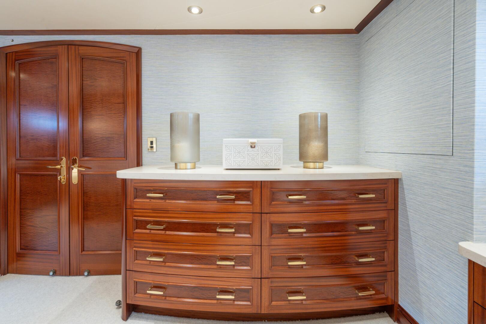 Crescent-Raised Pilothouse 2004-RISK AND REWARD West Palm Beach-Florida-United States-Owner Stateroom-5316051 | Thumbnail