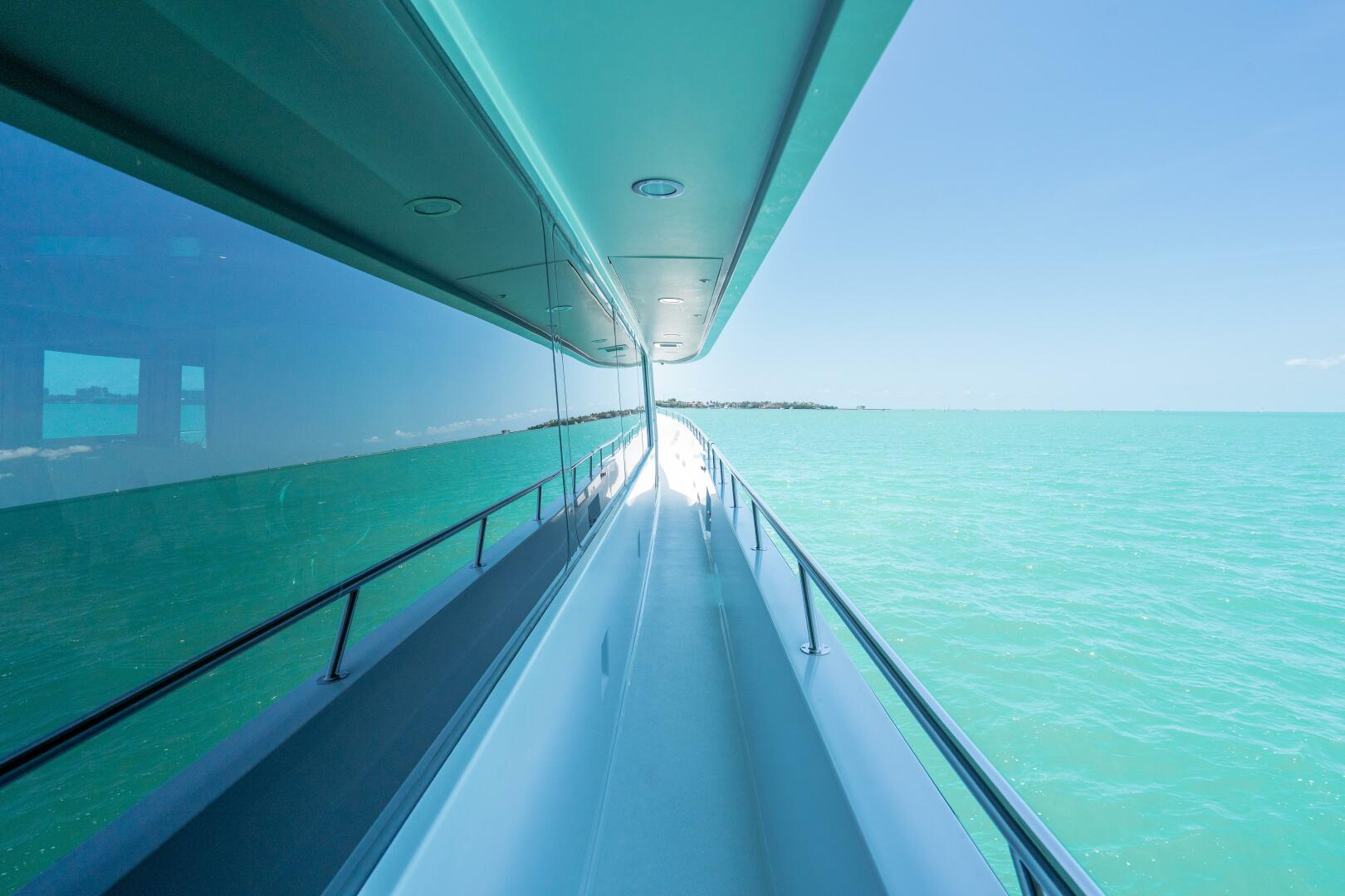 Crescent-Raised Pilothouse 2004-RISK AND REWARD West Palm Beach-Florida-United States-Side Deck-5316092 | Thumbnail