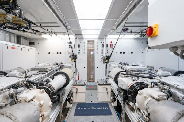 Crescent-Raised Pilothouse 2004-RISK AND REWARD West Palm Beach-Florida-United States-Engine Room-5316111