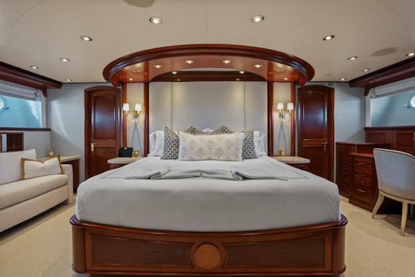 Crescent-Raised Pilothouse 2004-RISK AND REWARD West Palm Beach-Florida-United States-5324169
