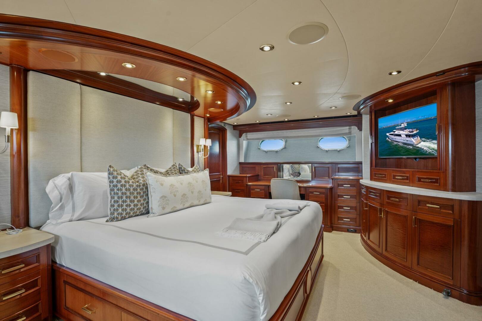 Crescent-Raised Pilothouse 2004-RISK AND REWARD West Palm Beach-Florida-United States-5324170 | Thumbnail