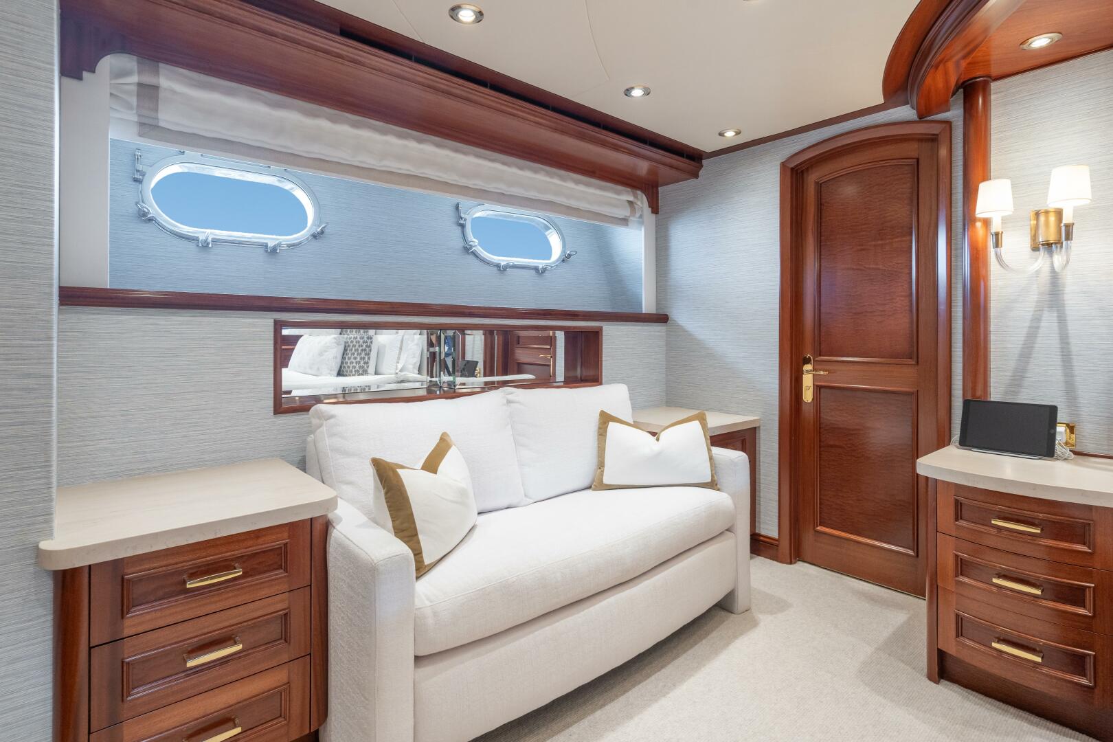 Crescent-Raised Pilothouse 2004-RISK AND REWARD West Palm Beach-Florida-United States-Owner Stateroom-5316050 | Thumbnail