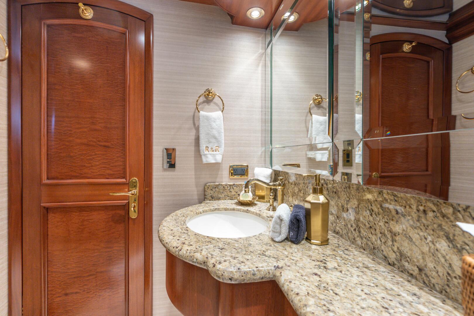 Crescent-Raised Pilothouse 2004-RISK AND REWARD West Palm Beach-Florida-United States-Queen Guest Ensuite-5316058 | Thumbnail