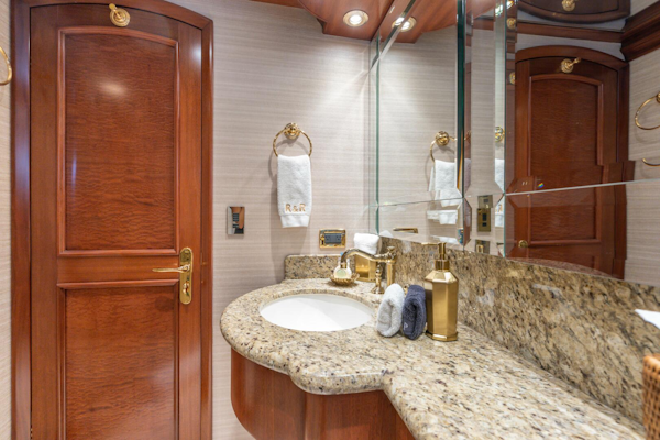 Crescent-Raised Pilothouse 2004-RISK AND REWARD West Palm Beach-Florida-United States-Queen Guest Ensuite-5316058