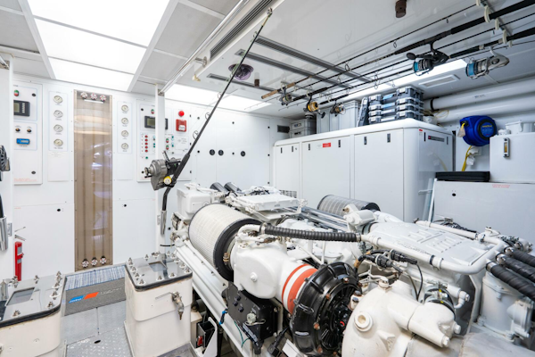 Crescent-Raised Pilothouse 2004-RISK AND REWARD West Palm Beach-Florida-United States-Engine Room-5316112