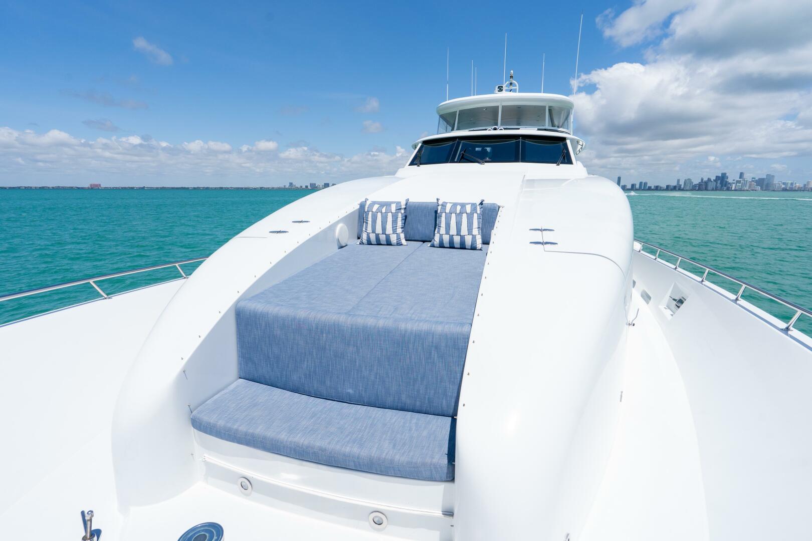 Crescent-Raised Pilothouse 2004-RISK AND REWARD West Palm Beach-Florida-United States-Foredeck-5316094 | Thumbnail