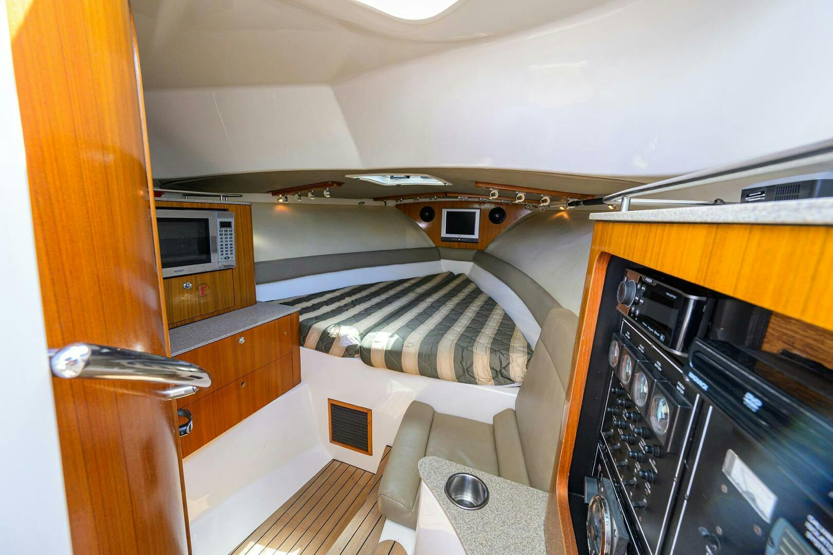 Pursuit-345 Drummond Runner 2007-Nauti-Hooker Lighthouse Point-Florida-United States-Cabin-5316269