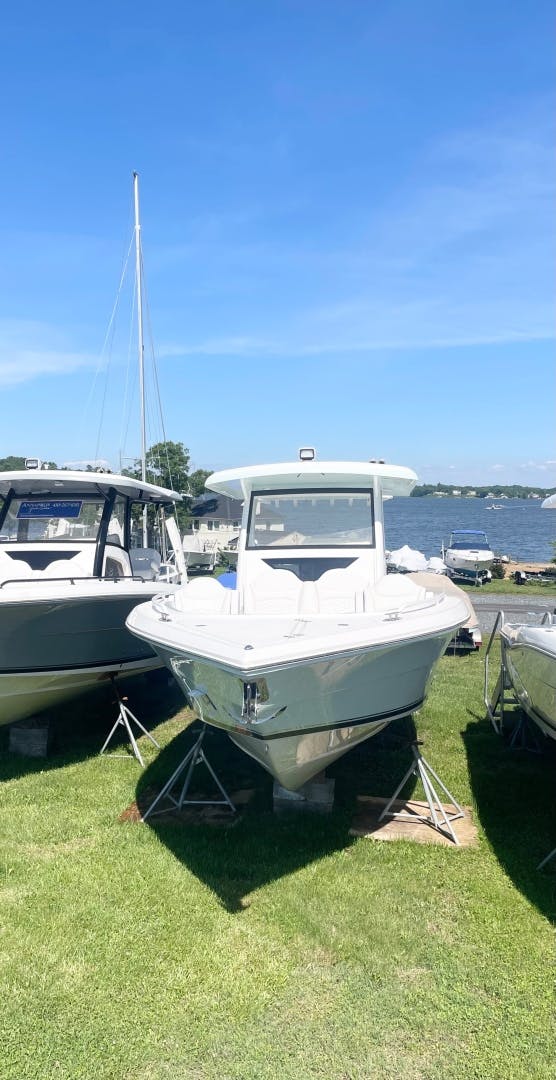 Stamas-AVENTURA 33T 2022-STAMAS AVENTURA 33T Edgewater-Maryland-United States-Dealer Demo Power Center Console for sale-5322604