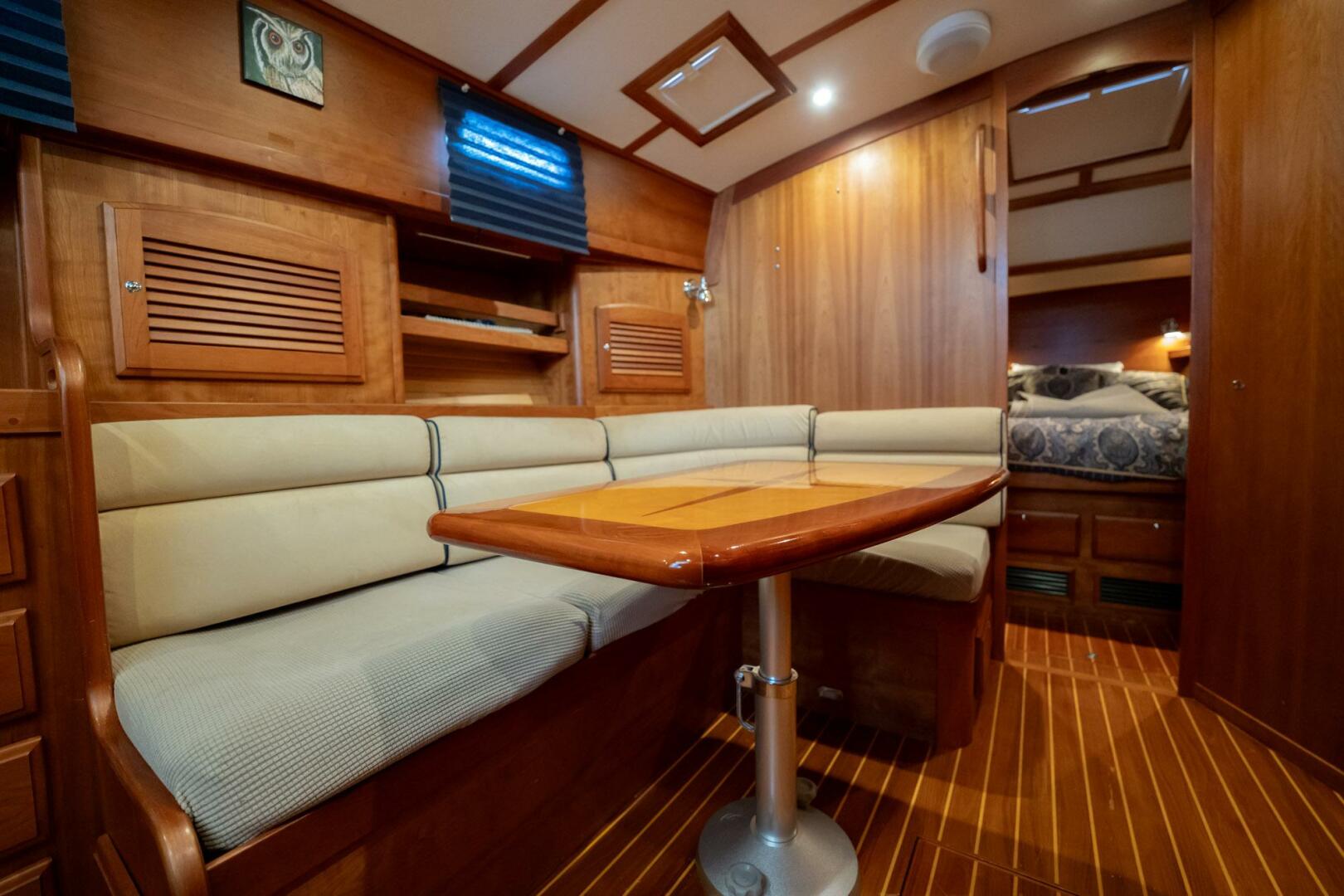 Sabre-42 Express 2006-Moondance Stuart-Florida-United States-27 Dinette-5408069 | Thumbnail