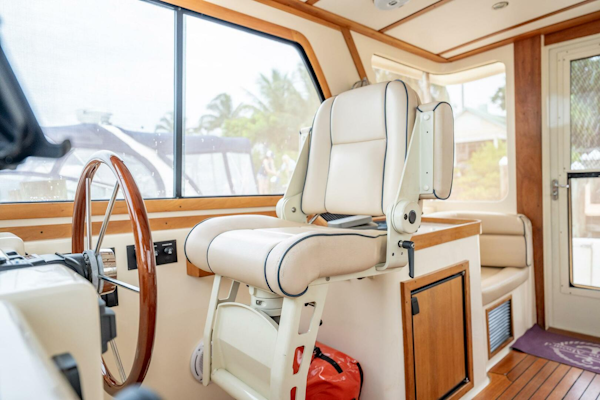 Sabre-42 Express 2006-Moondance Stuart-Florida-United States-14 Helm Chair -5408056