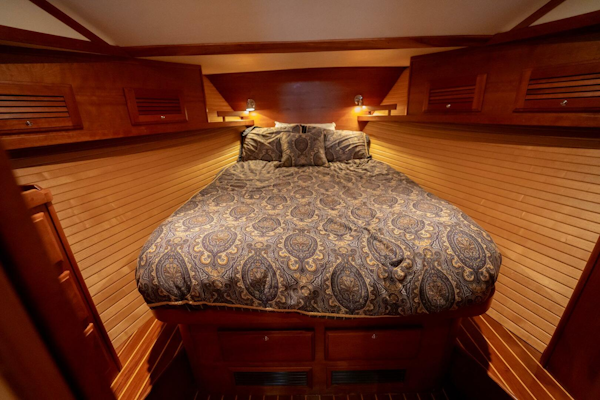 Sabre-42 Express 2006-Moondance Stuart-Florida-United States-30 Master Stateroom Centerline-5408072