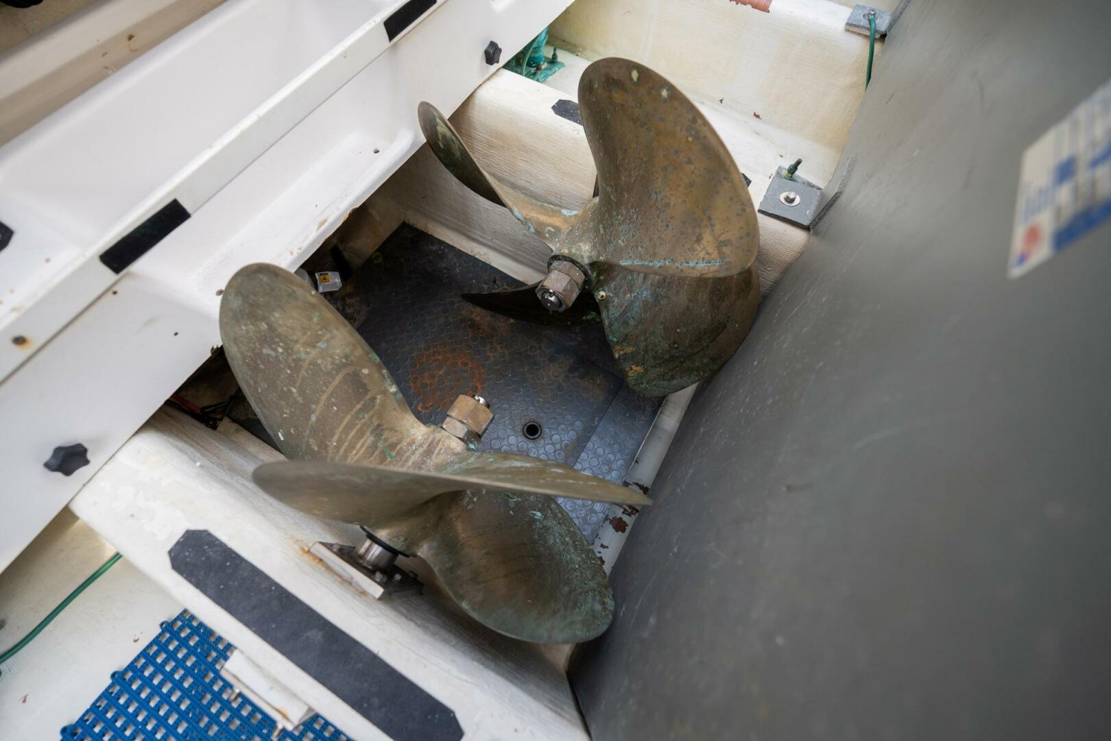 Sabre-42 Express 2006-Moondance Stuart-Florida-United States-75 Aft Lazarette Center Bilge Spare Propellers-5408167 | Thumbnail