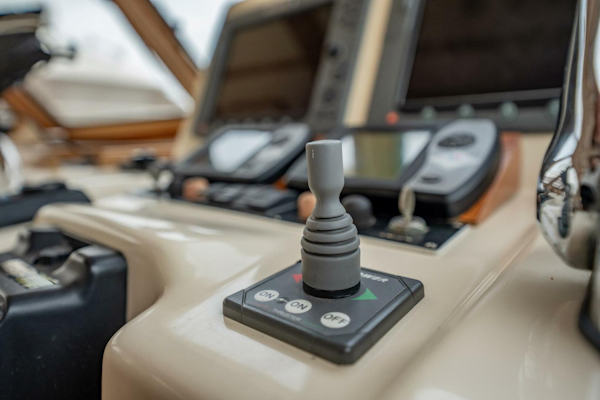 Sabre-42 Express 2006-Moondance Stuart-Florida-United States-19  Bow Thruster Control-5408061