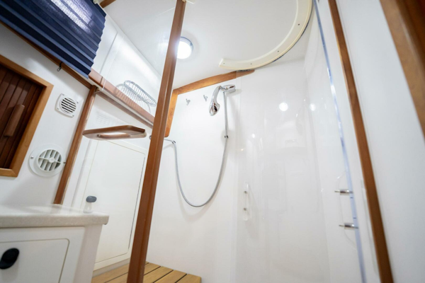 Sabre-42 Express 2006-Moondance Stuart-Florida-United States-38 Shower 2-5408091