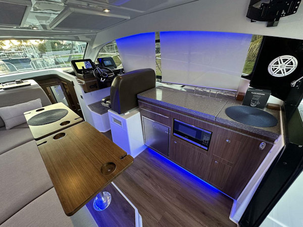 Four Winns-Vista 355 Coupe 2020-Olivia Pompano Beach-Florida-United States-5367478
