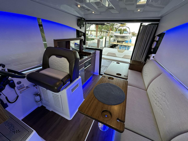 Four Winns-Vista 355 Coupe 2020-Olivia Pompano Beach-Florida-United States-5367487
