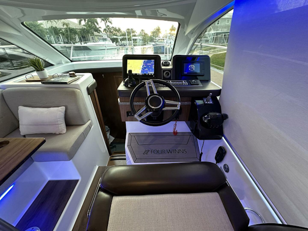 Four Winns-Vista 355 Coupe 2020-Olivia Pompano Beach-Florida-United States-5367480
