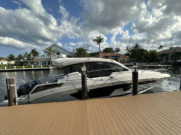 Four Winns-Vista 355 Coupe 2020-Olivia Pompano Beach-Florida-United States-5367456