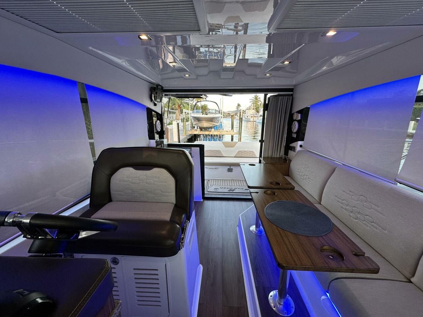 Four Winns-Vista 355 Coupe 2020-Olivia Pompano Beach-Florida-United States-5367472 | Thumbnail