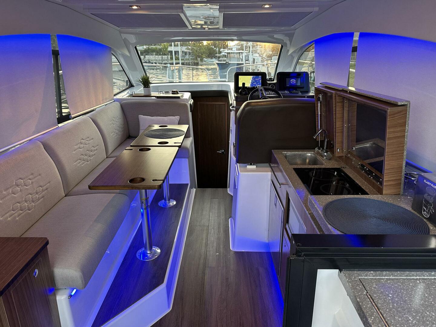 Four Winns-Vista 355 Coupe 2020-Olivia Pompano Beach-Florida-United States-5367484 | Thumbnail