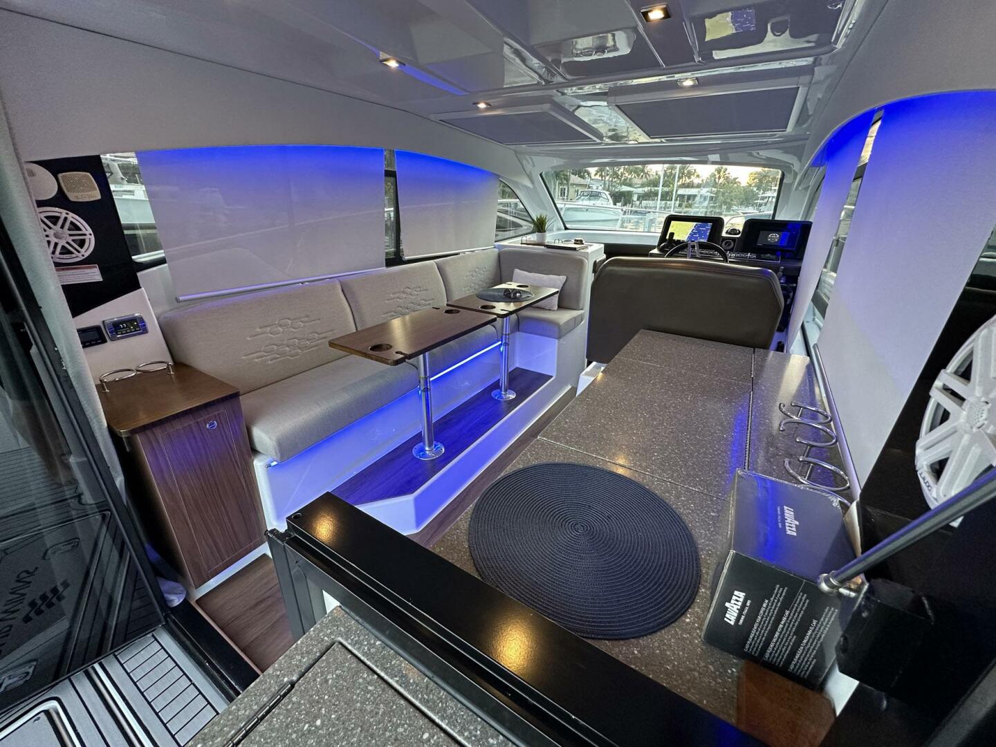 Four Winns-Vista 355 Coupe 2020-Olivia Pompano Beach-Florida-United States-5367481 | Thumbnail