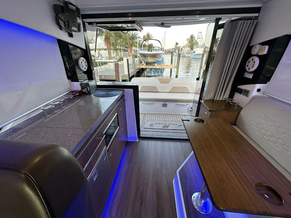Four Winns-Vista 355 Coupe 2020-Olivia Pompano Beach-Florida-United States-5367473