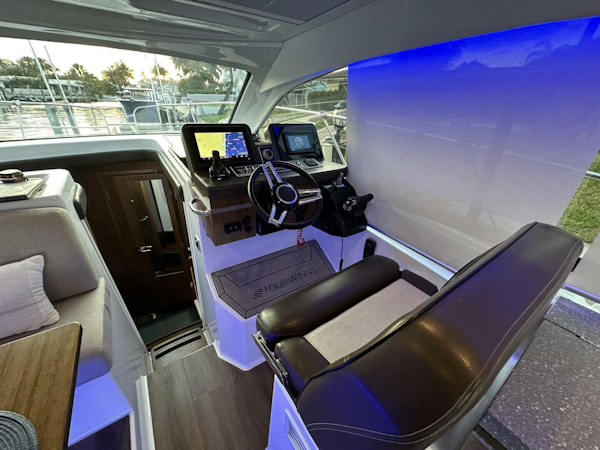 Four Winns-Vista 355 Coupe 2020-Olivia Pompano Beach-Florida-United States-5367479
