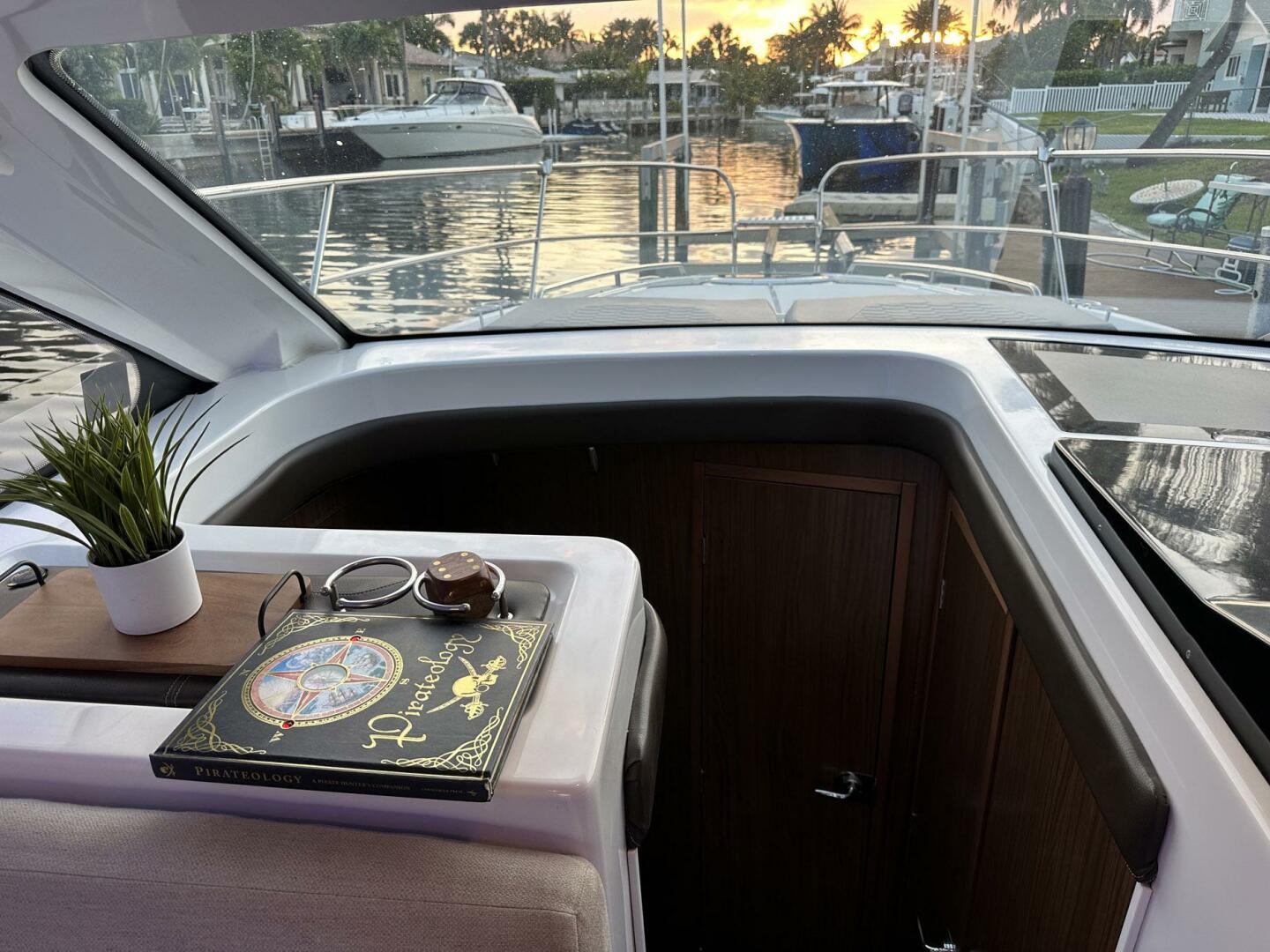 Four Winns-Vista 355 Coupe 2020-Olivia Pompano Beach-Florida-United States-5367485 | Thumbnail