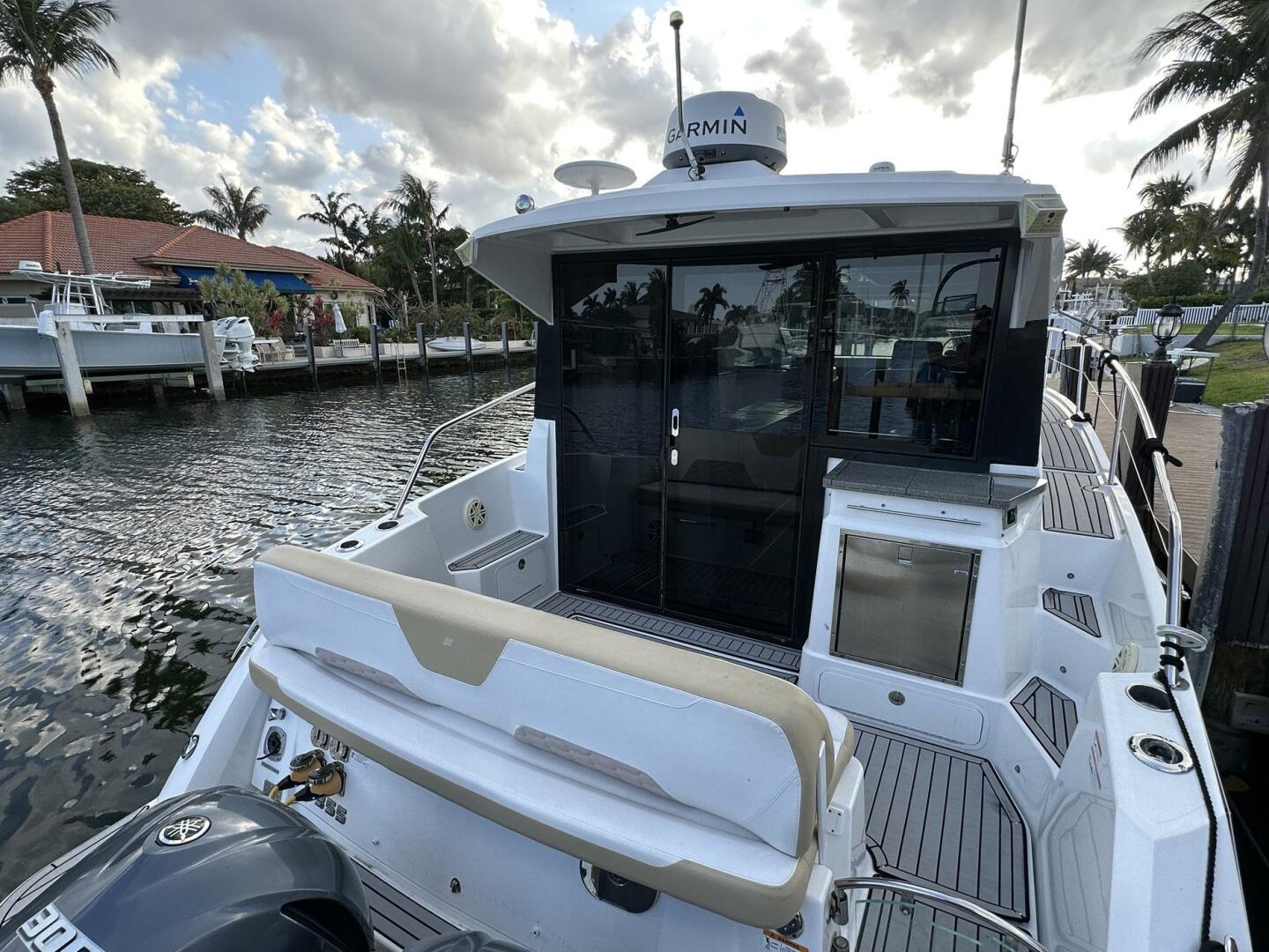 Four Winns-Vista 355 Coupe 2020-Olivia Pompano Beach-Florida-United States-5367460 | Thumbnail