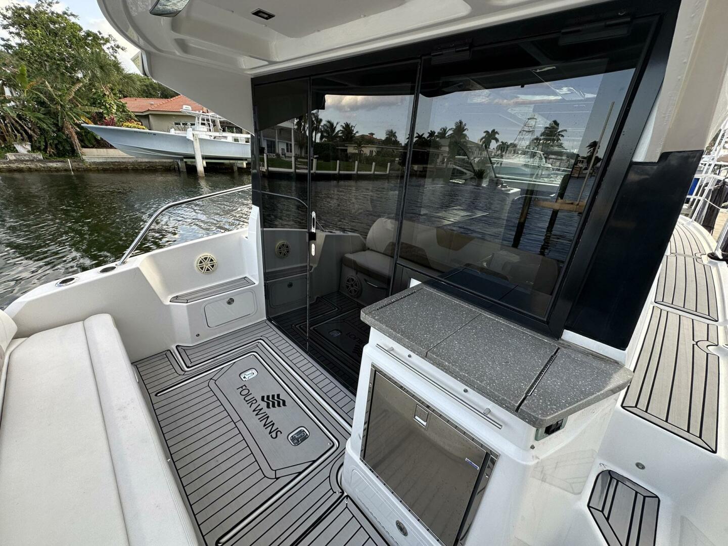 Four Winns-Vista 355 Coupe 2020-Olivia Pompano Beach-Florida-United States-5367458 | Thumbnail