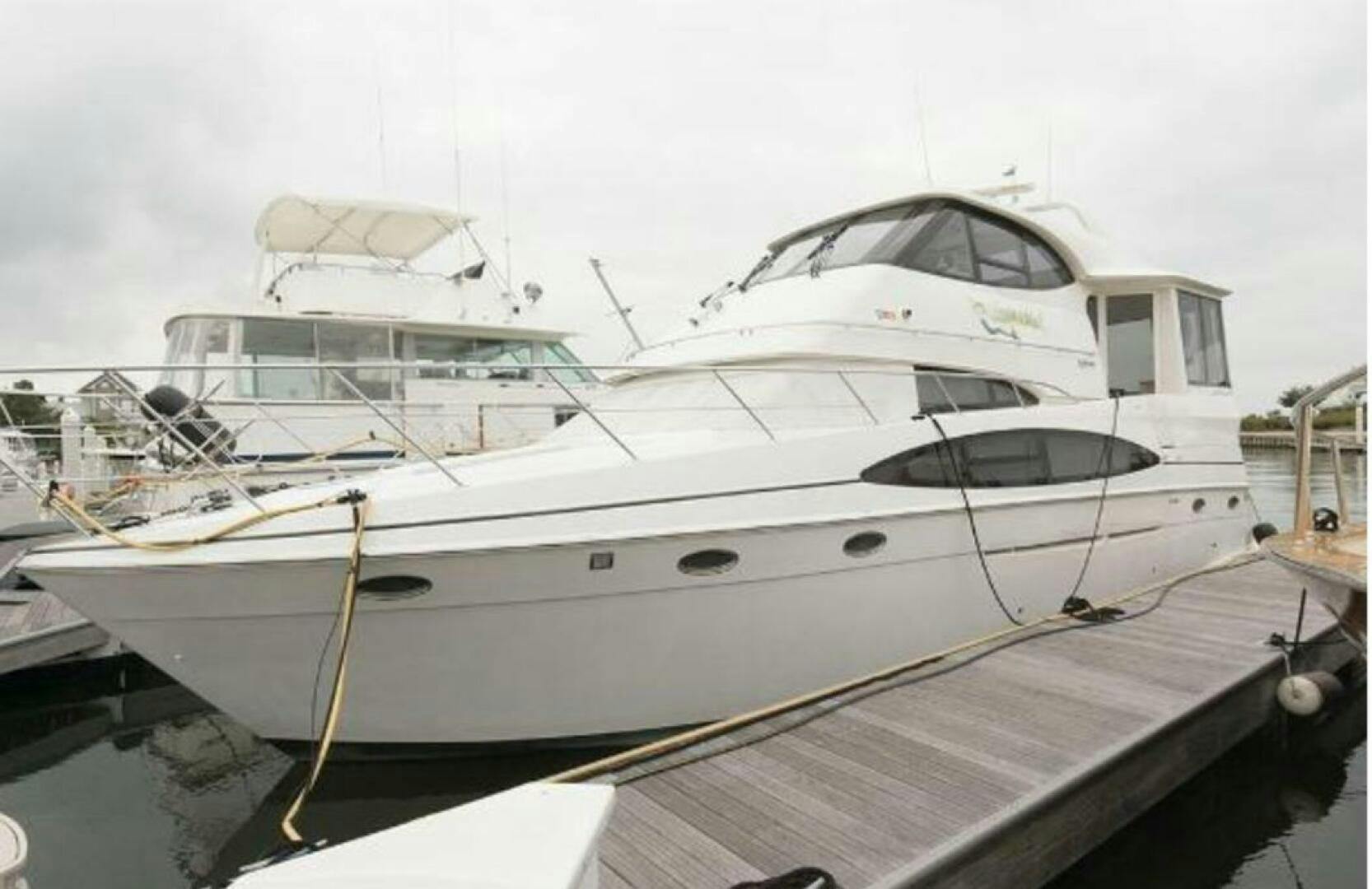 Carver-506 Motor Yacht 2000 -Stuart-2000 Carver 506 Motor Yacht docked at marina, showcasing sleek design and spacious deck.-5367851