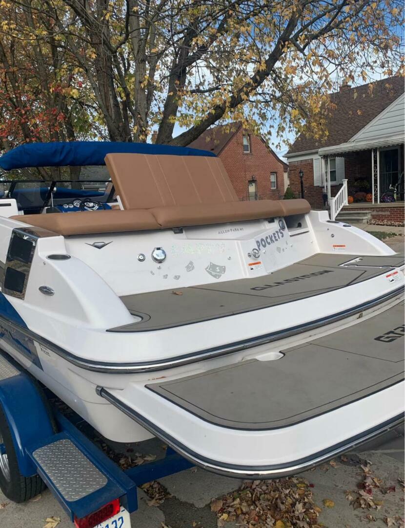 Glastron-GT 245 2018 -Allen Park-Michigan-United States-Huge Swin Platform-5374974 | Thumbnail