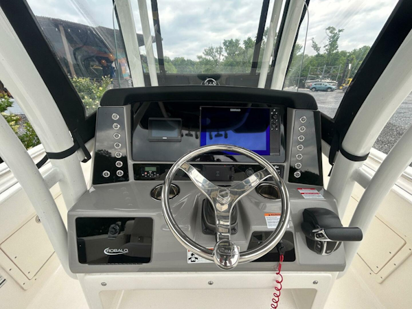 Robalo-R242 Center Console 2022 -Essex-Maryland-United States-5380186