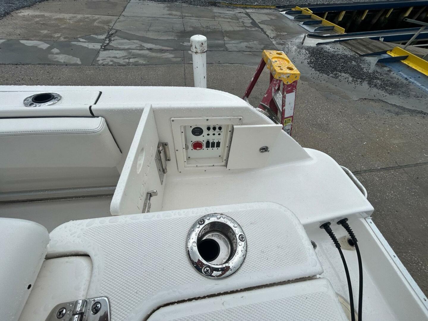 Robalo-R242 Center Console 2022 -Essex-Maryland-United States-5380178 | Thumbnail