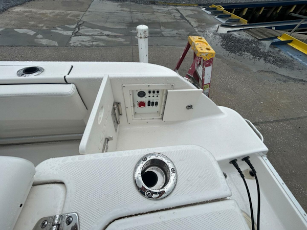Robalo-R242 Center Console 2022 -Essex-Maryland-United States-5380178