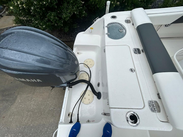 Robalo-R242 Center Console 2022 -Essex-Maryland-United States-5380180