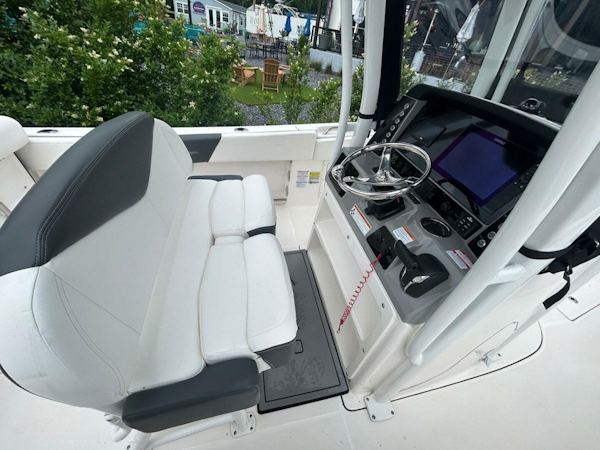 Robalo-R242 Center Console 2022 -Essex-Maryland-United States-5380184