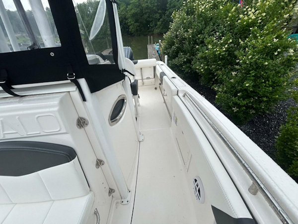 Robalo-R242 Center Console 2022 -Essex-Maryland-United States-5380193