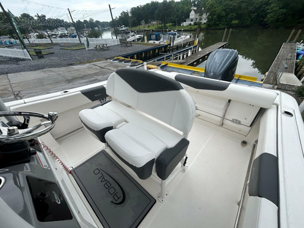 Robalo-R242 Center Console 2022 -Essex-Maryland-United States-5380194