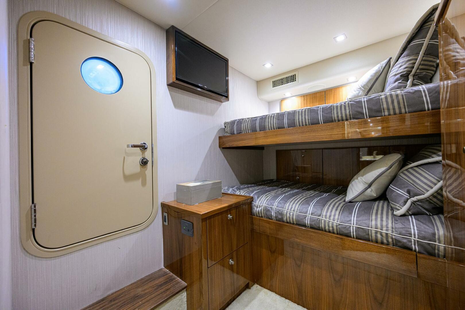Viking-72 Convertible 2021-SANDBOB II North Palm Beach-Florida-United States-Crew Stateroom-5396941 | Thumbnail