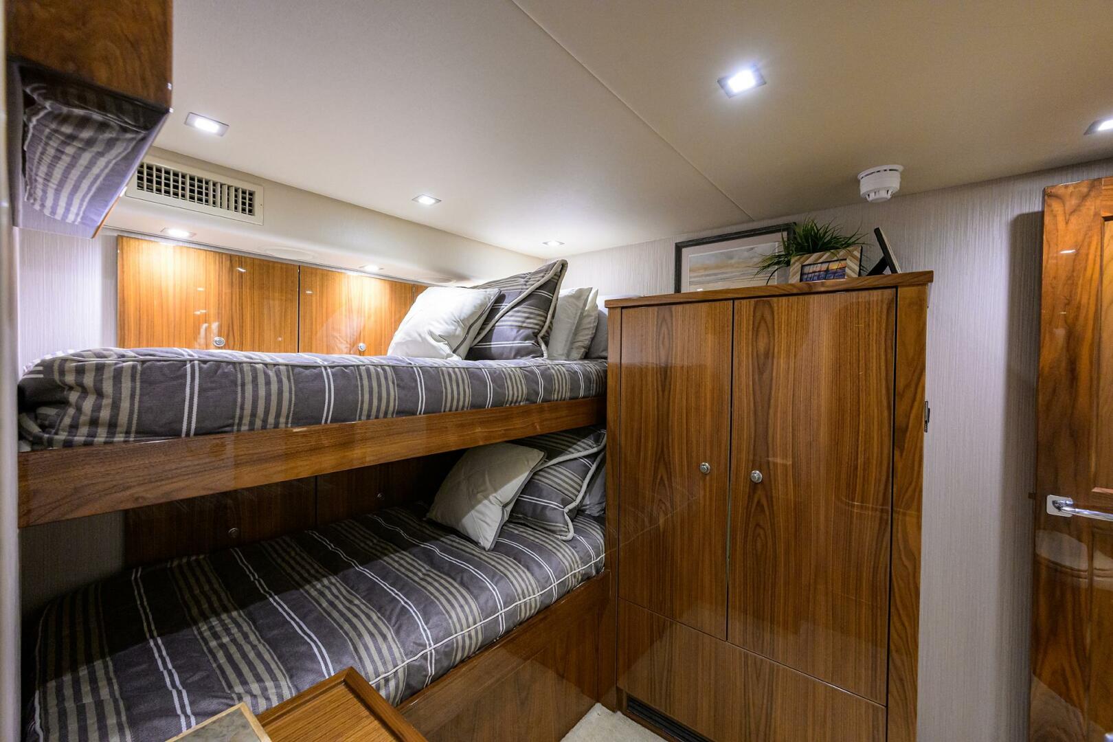 Viking-72 Convertible 2021-SANDBOB II North Palm Beach-Florida-United States-Crew Stateroom-5396942 | Thumbnail