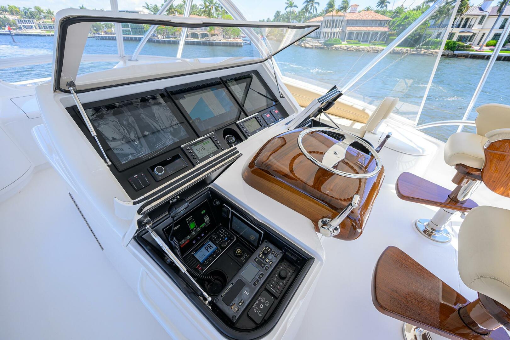 Viking-72 Convertible 2021-SANDBOB II North Palm Beach-Florida-United States-Helm -5396946 | Thumbnail