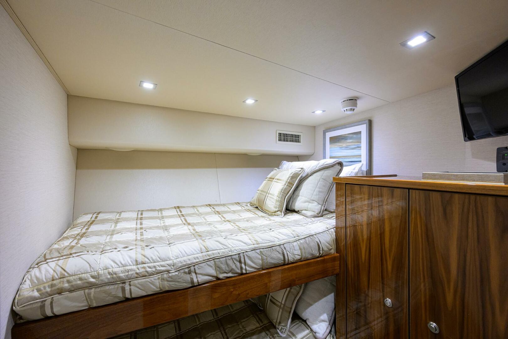 Viking-72 Convertible 2021-SANDBOB II North Palm Beach-Florida-United States-Guest Stateroom-5396938 | Thumbnail