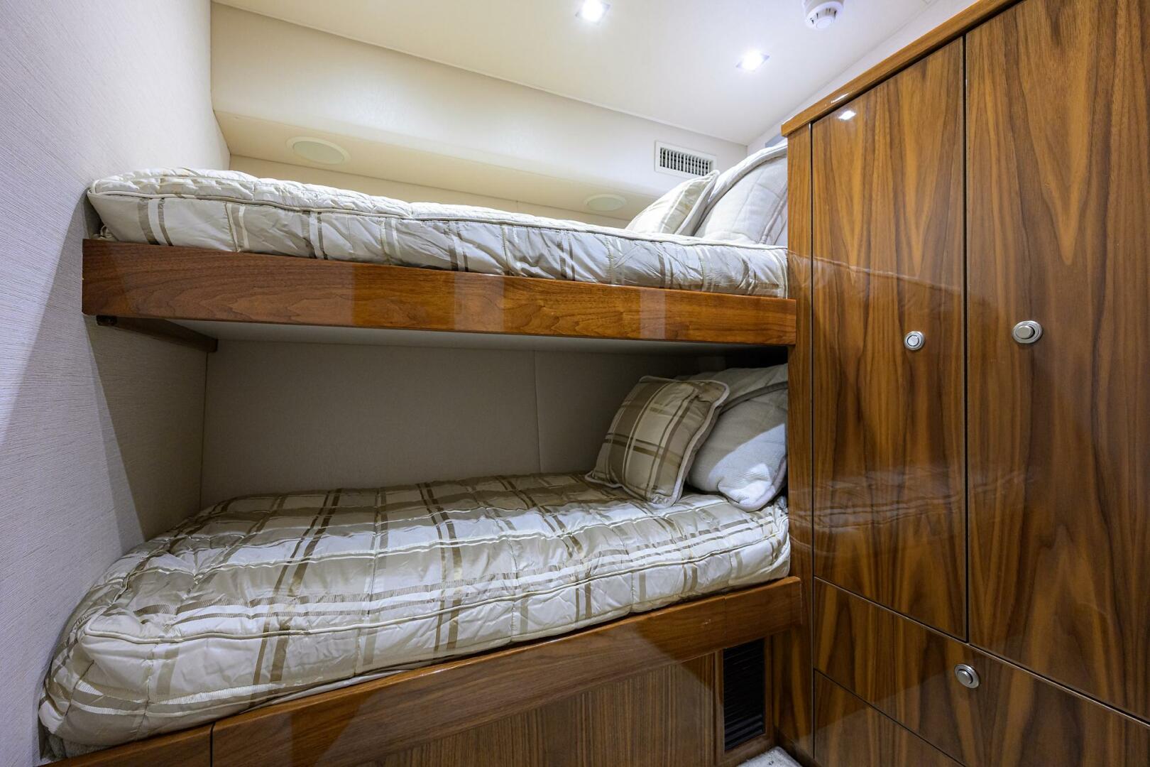 Viking-72 Convertible 2021-SANDBOB II North Palm Beach-Florida-United States-Guest Stateroom-5396939 | Thumbnail