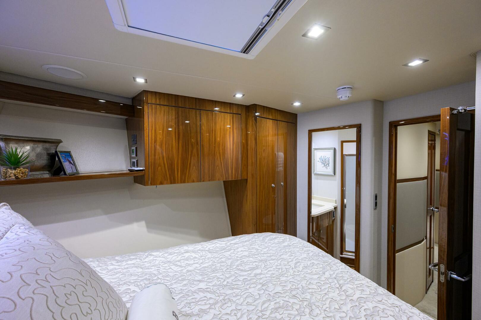 Viking-72 Convertible 2021-SANDBOB II North Palm Beach-Florida-United States-Forward Stateroom-5396936 | Thumbnail
