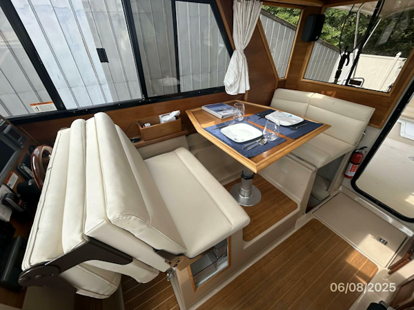 Cutwater-C28 2012-Perseverance Yorktown-Virginia-United States-28 Cutwater salon settee2-5408694